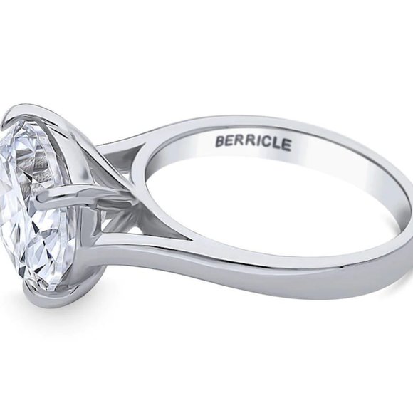5 Carat Cubic Zirconia Oval Solitaire Engagement Ring - Picture 4 of 17